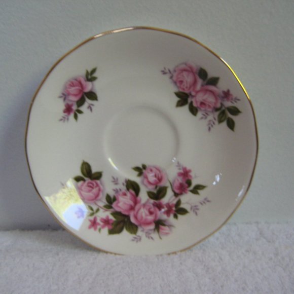 Queen Anne bone china teacup & saucer - Picture 2 of 5